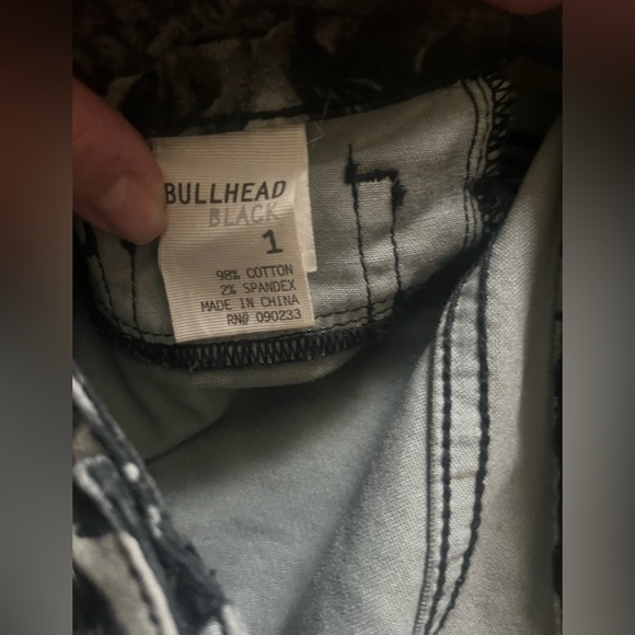 Bullhead Black Floral Jeans - Picture 3 of 5